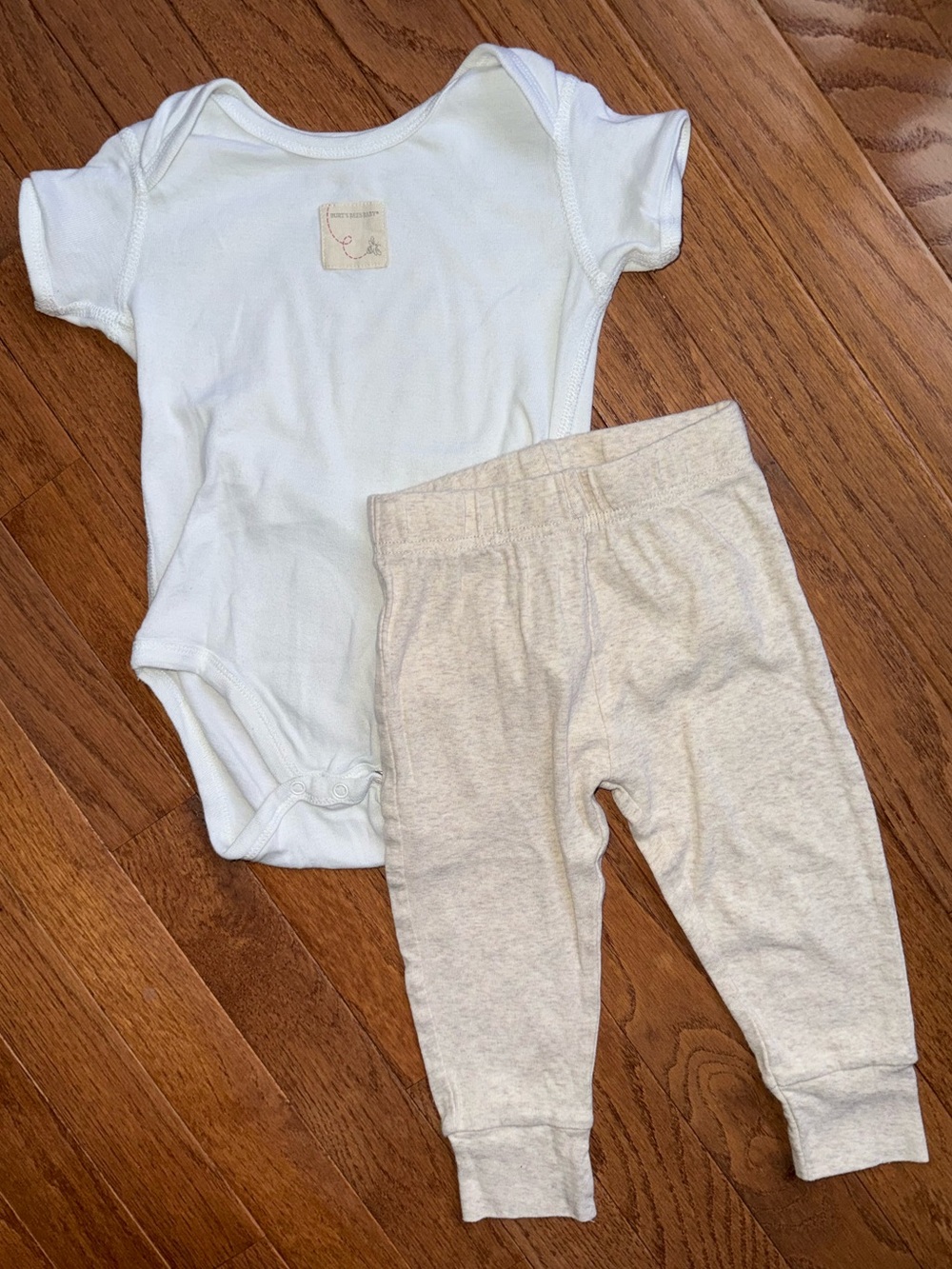 7 ITEMS 12m BURTS BEES BUNDLE BAG